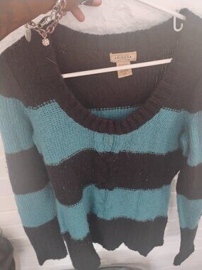 Striped Sweater 💙 🖤